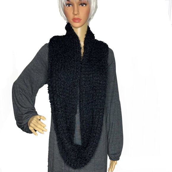 Black Infinity Scarf Very Versatile - Picture 3 of 12